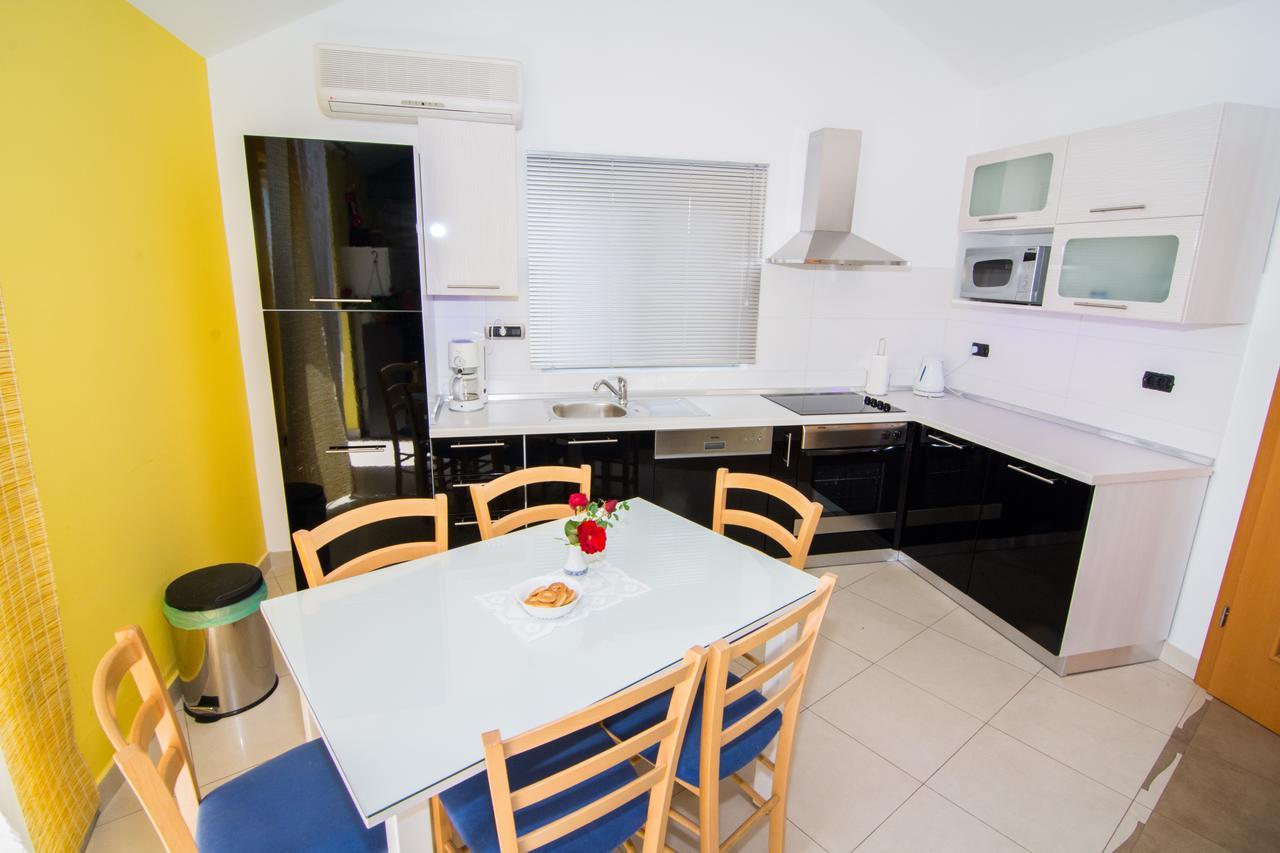Pinezići Apartments Ruzica מראה חיצוני תמונה